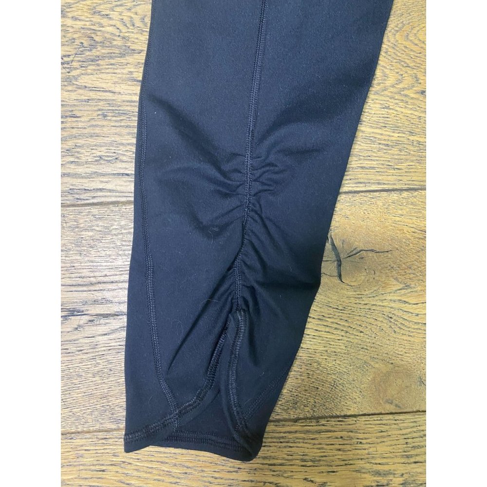 NEW Fabletics Kastos Capri Legging Black Small - Picture 7 of 9